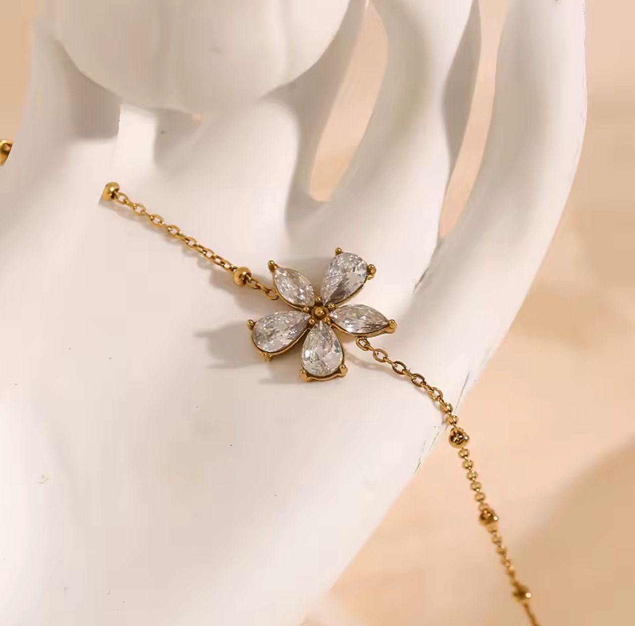 Bloom bracelet - 18K Gold Flower Stainless Steel Waterproof Non Tarnish Bracelets