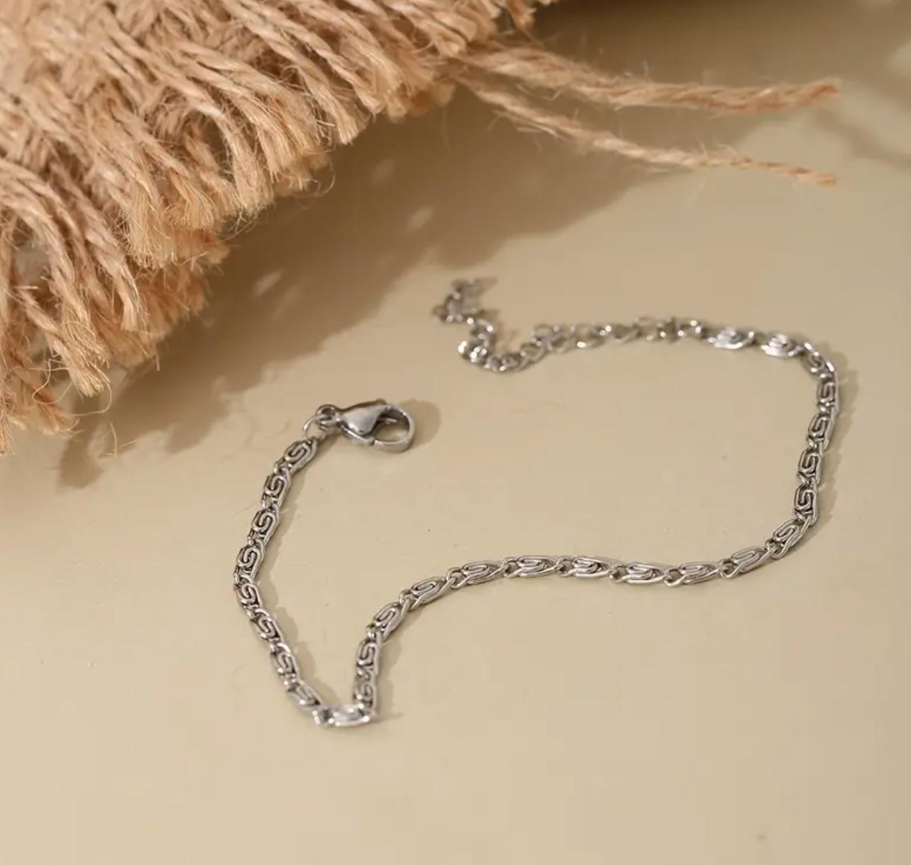 Ema Bracelet - Stainless Steel Bracelet with Retro Link Design - Perfect for Everyday Wear and Gift Giving