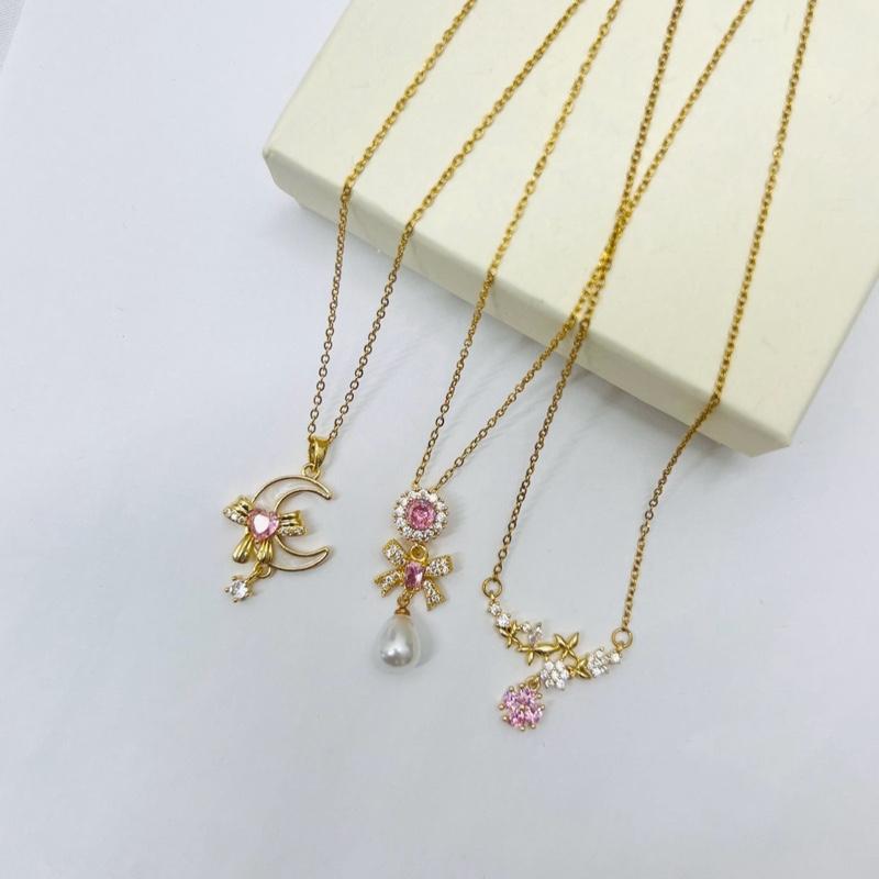 Pink me- Stainlesss steel necklaces with Mother of pearl detail