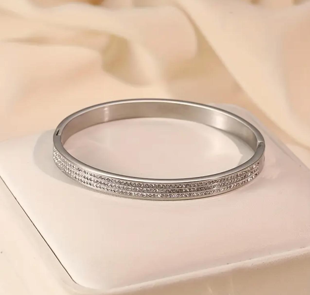 Spark Bangle - Stainless Steel Bangle Simple Golden with Starry Sky Design, Fade-Resistant