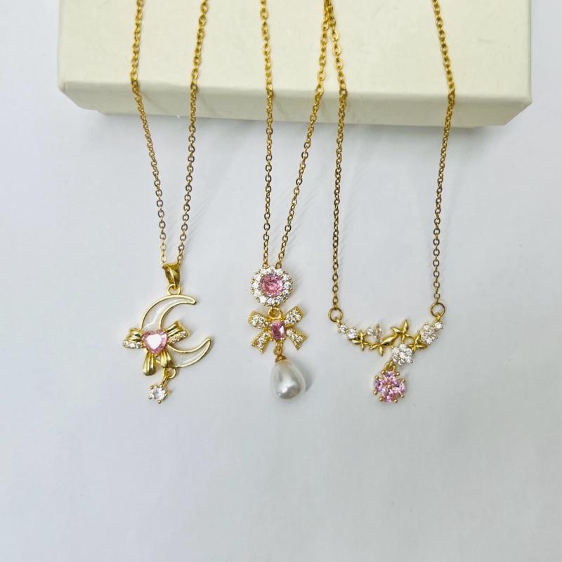 Pink me- Stainlesss steel necklaces with Mother of pearl detail