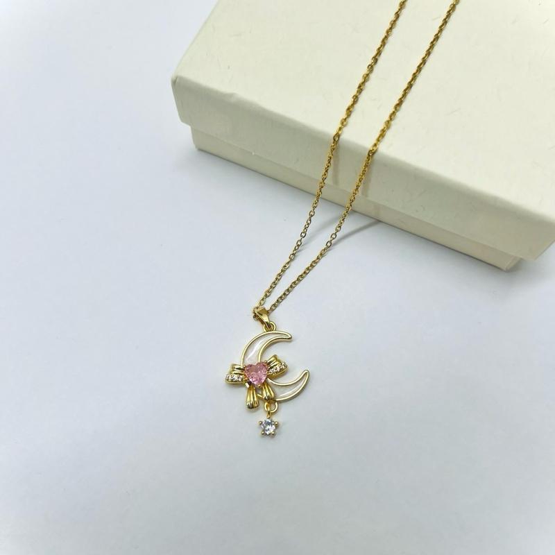 Pink me- Stainlesss steel necklaces with Mother of pearl detail