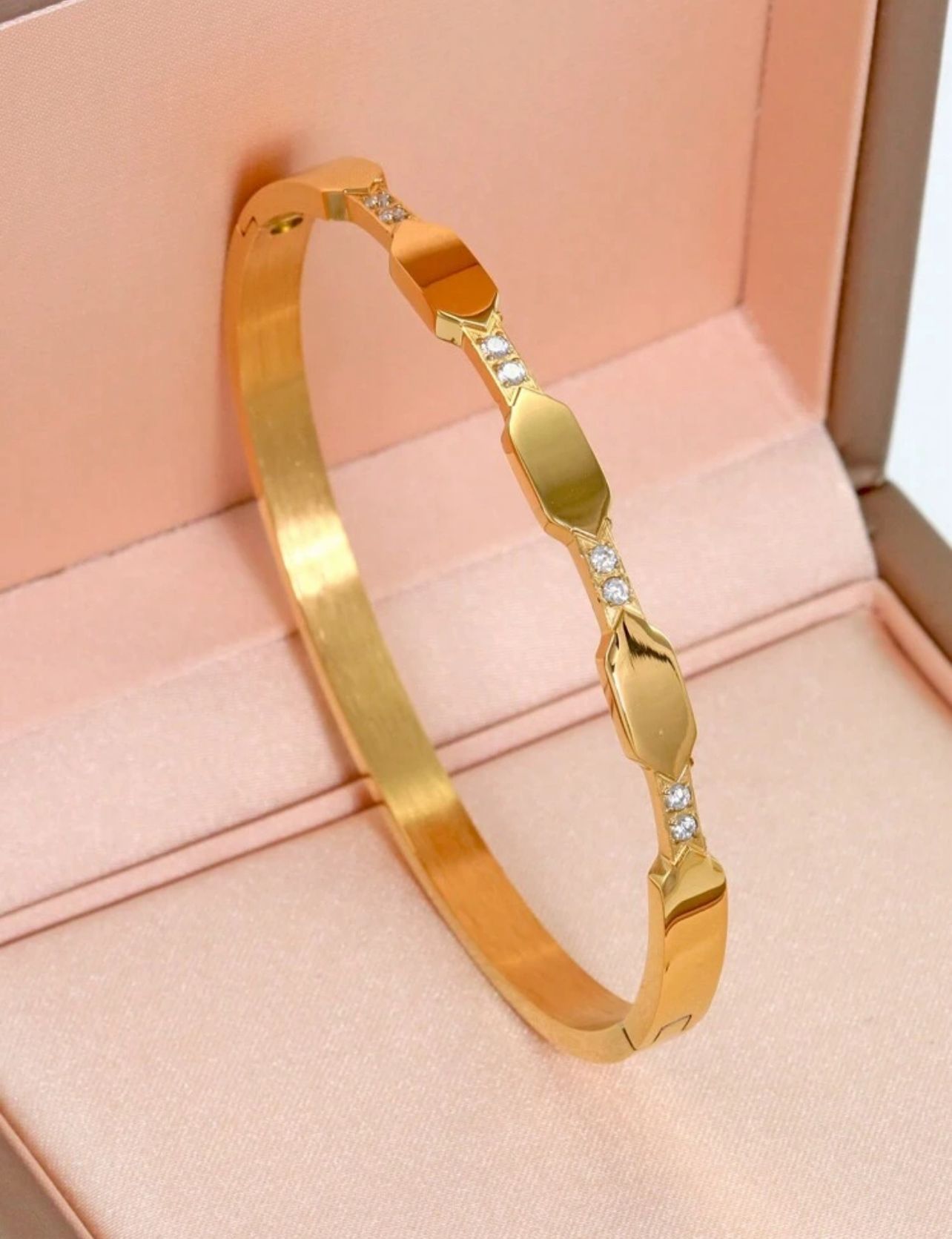 Clearance Bangles in Stainless Steel Gold Plated Women's Classic Style Bangle with Inlay Design for Wedding Party & Street Wear