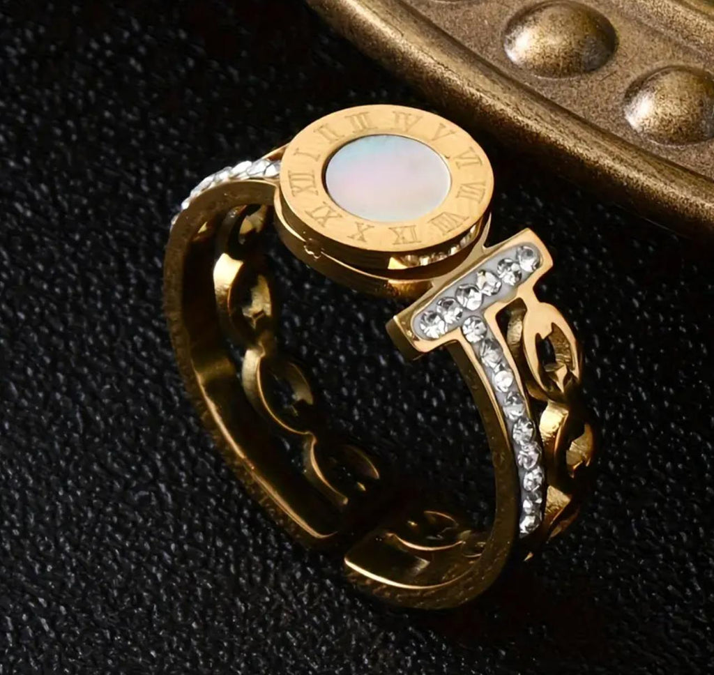 Geo Ring - Gold-Plated Stainless Steel adjustable Ring with Roman Numerals - Chic Geometric Design