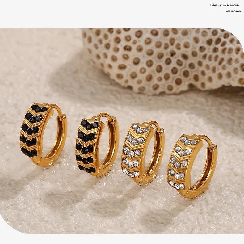 Vera Huggies - stainless steel everyday Huggies hoop