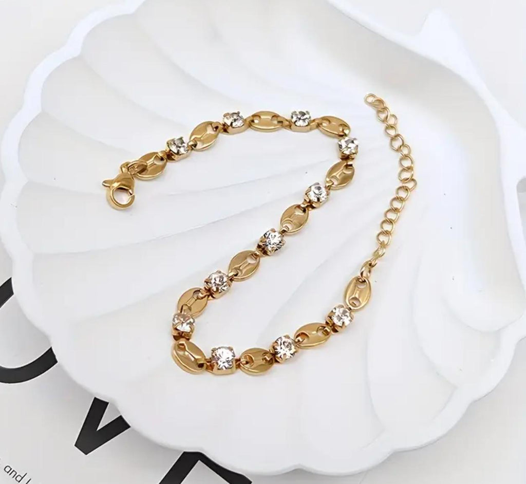 Dia Bean - Oval Coffee Bean Design with Sparkle, Stainless Steel Link Chain for Daily Wear And Gift