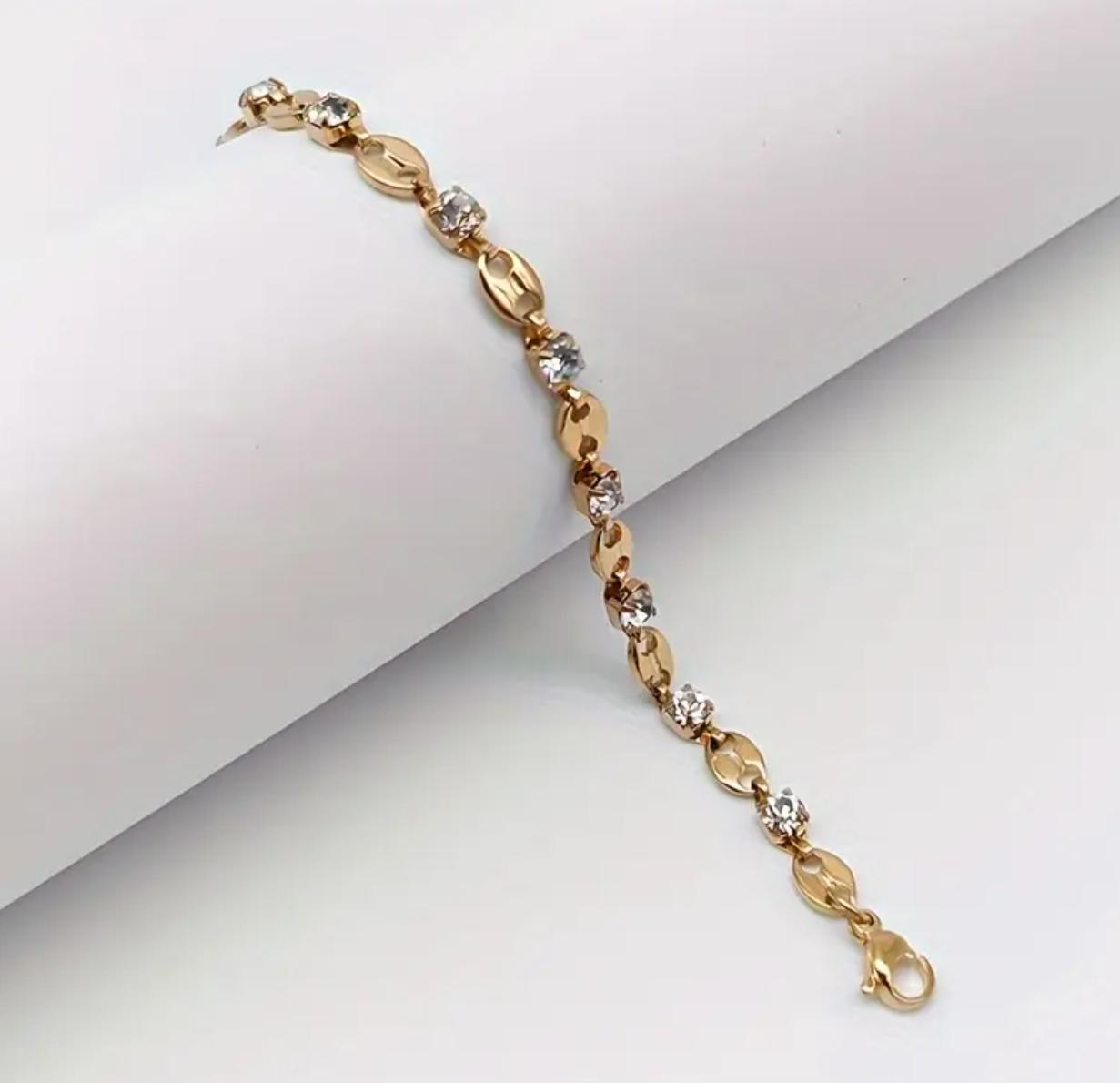 Dia Bean - Oval Coffee Bean Design with Sparkle, Stainless Steel Link Chain for Daily Wear And Gift